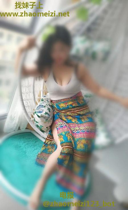 大胸大屁股少妇