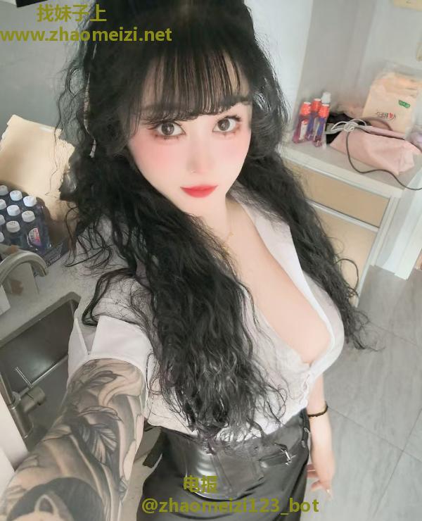 普陀花臂大奶