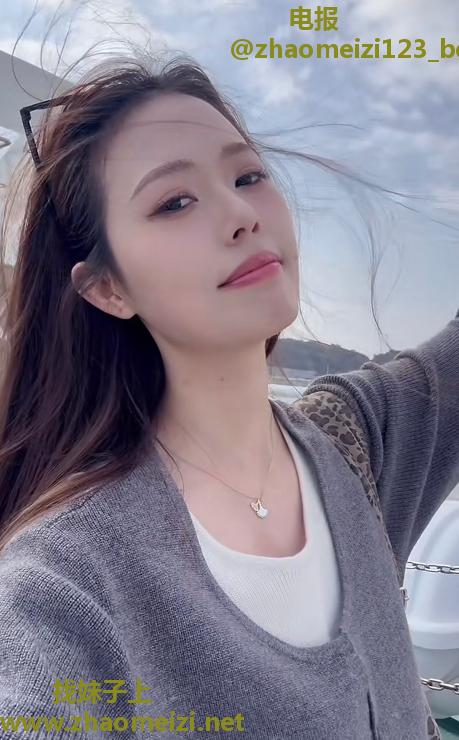 性感美丽兼职小美女
