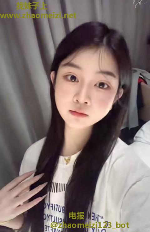 20岁白嫩微胖小妹