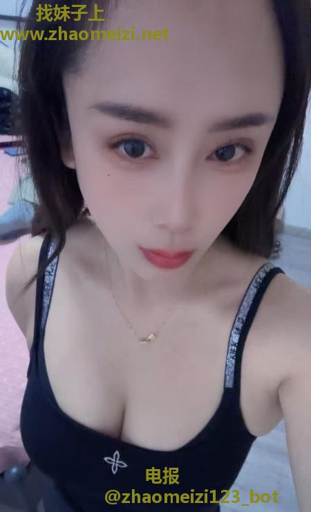 大奶小萝莉