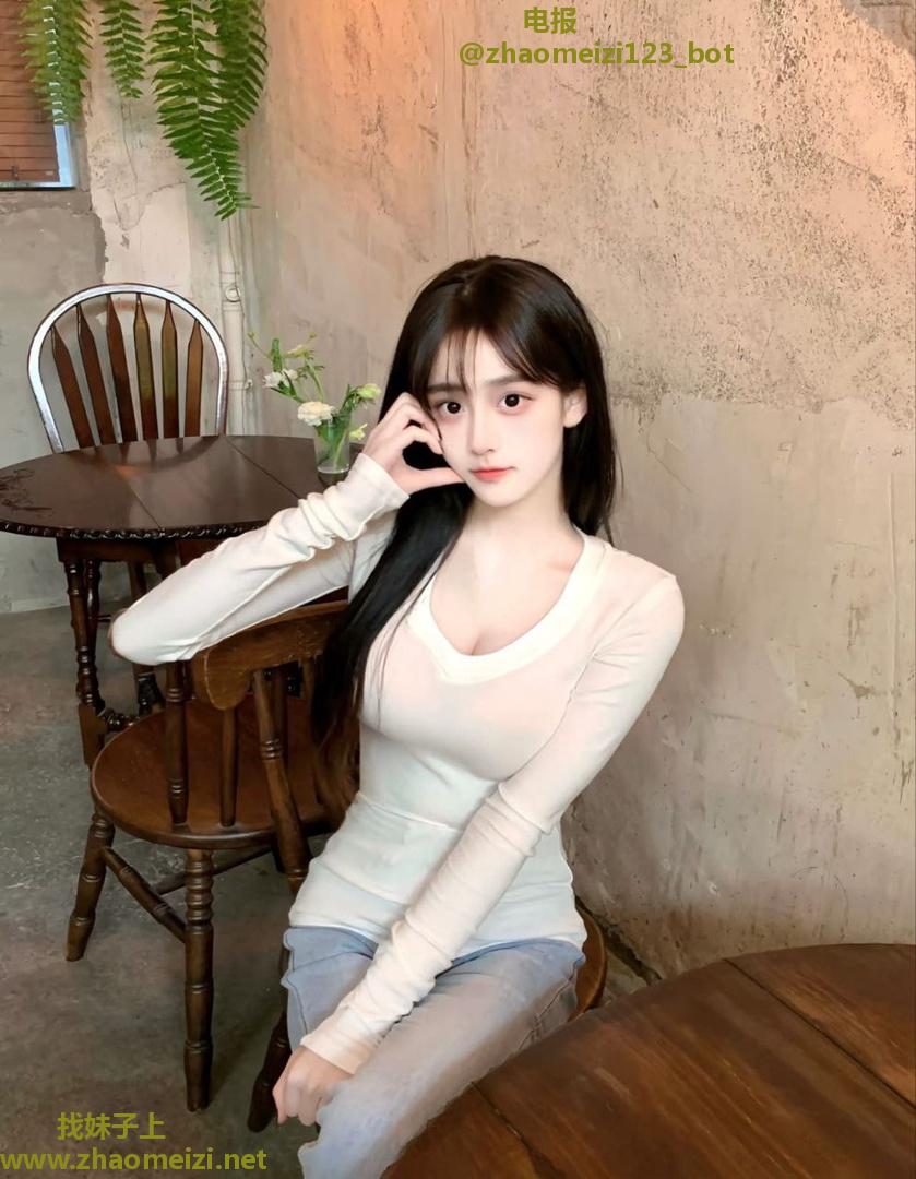 清纯白丝巨乳邻家姐姐