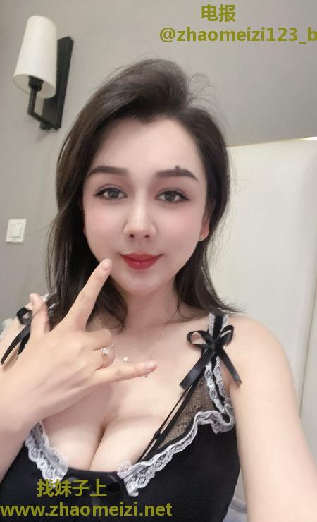 E胸人妻少妇敏儿