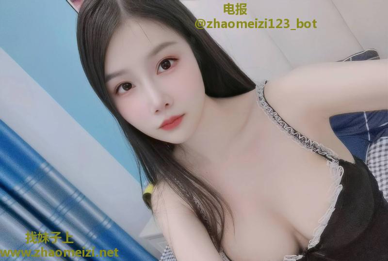清纯肤白大胸女友