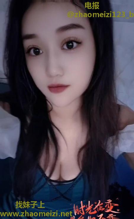 巨乳默默