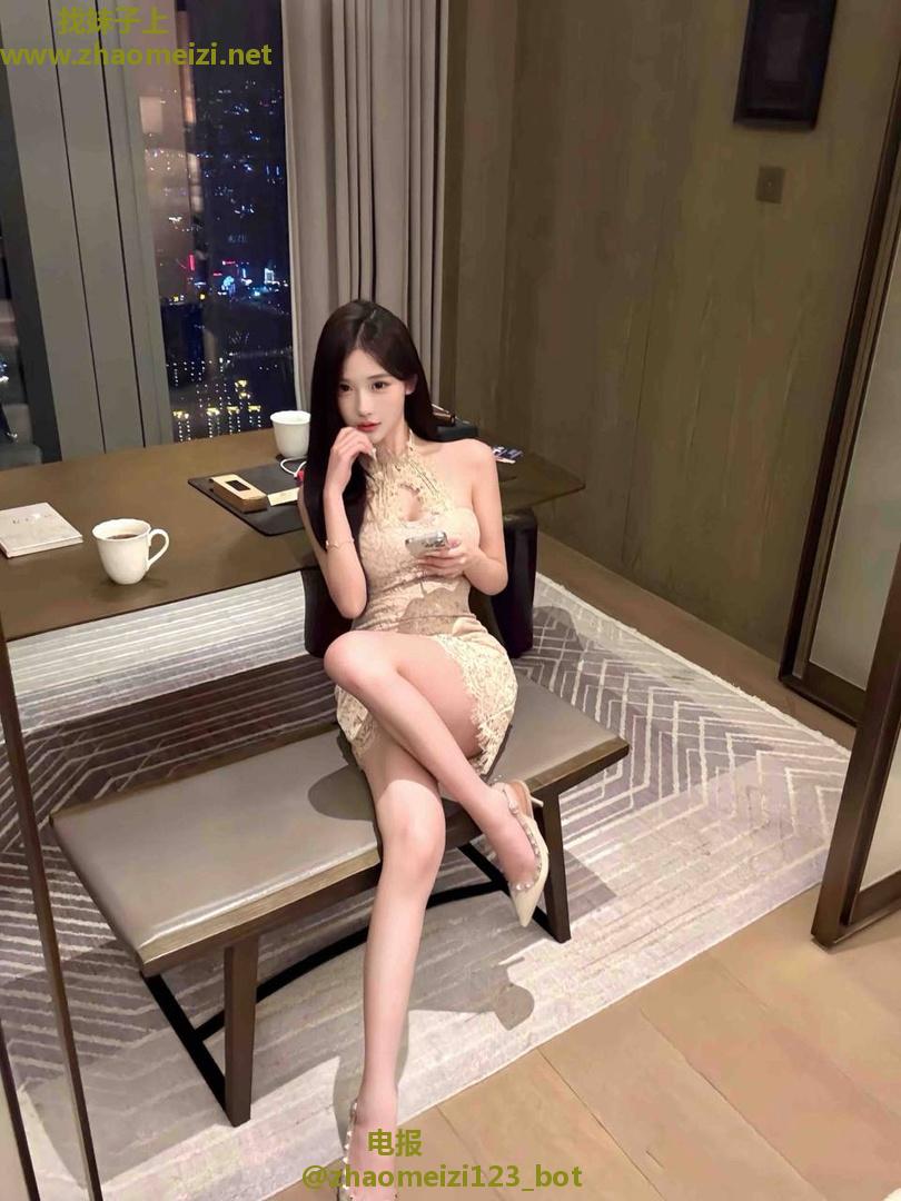 00后嫩妹会舔吸夹🉑内