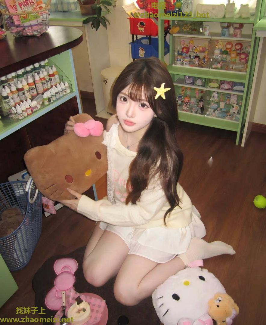 极品网红脸学生妹很粉嫩