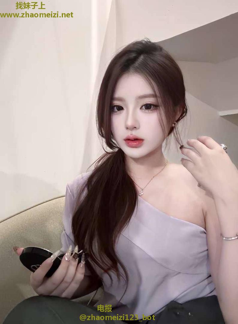 妹子皮肤白嫩屁股刚下海