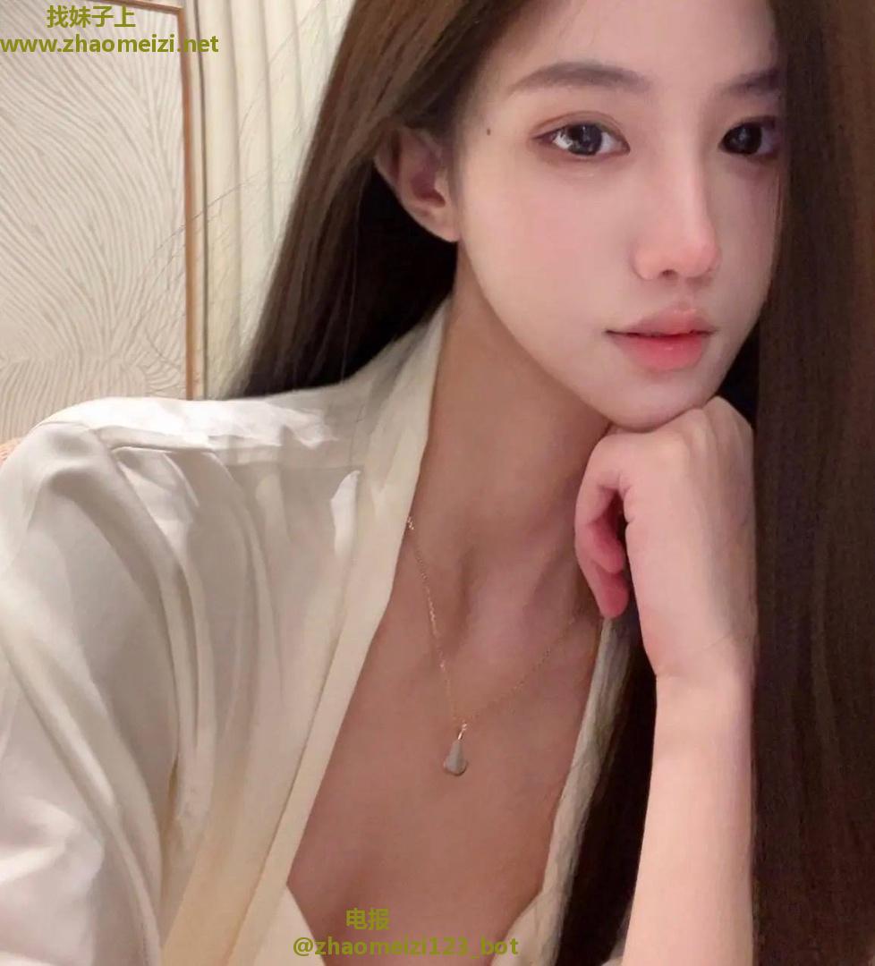 00后高颜值刚毕业姐姐
