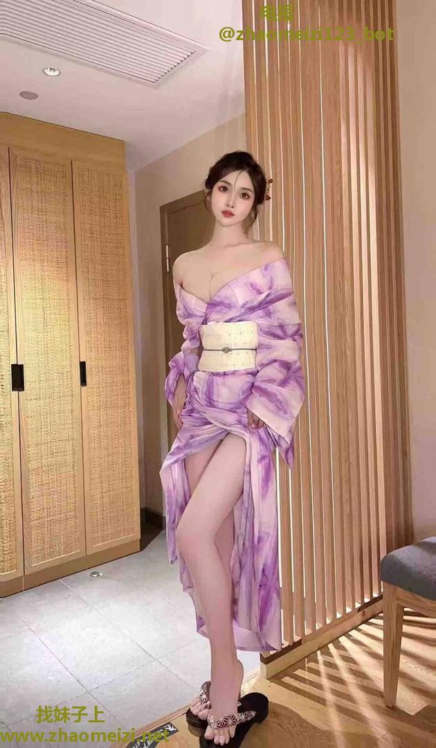 天然丰满巨乳长腿姐姐