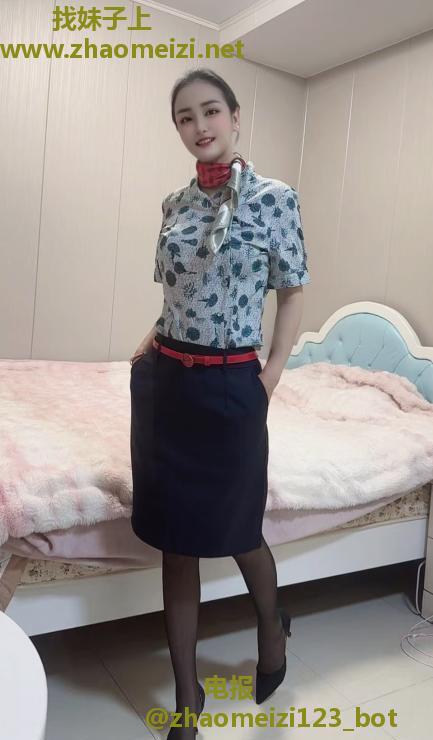 长腿甜美空姐来了