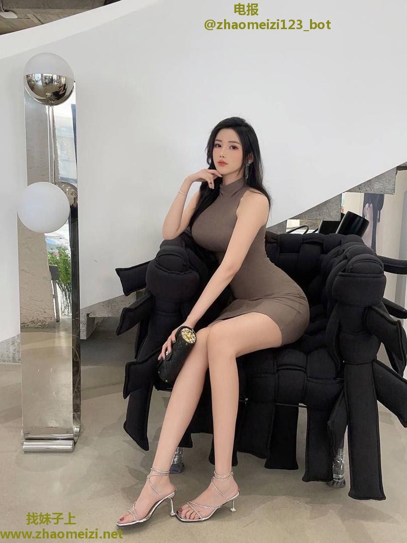 包臀性感美鲍多汁灵儿