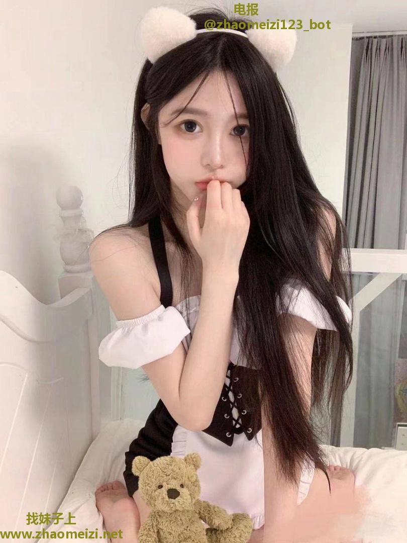 清纯可爱反差女高兼职妹