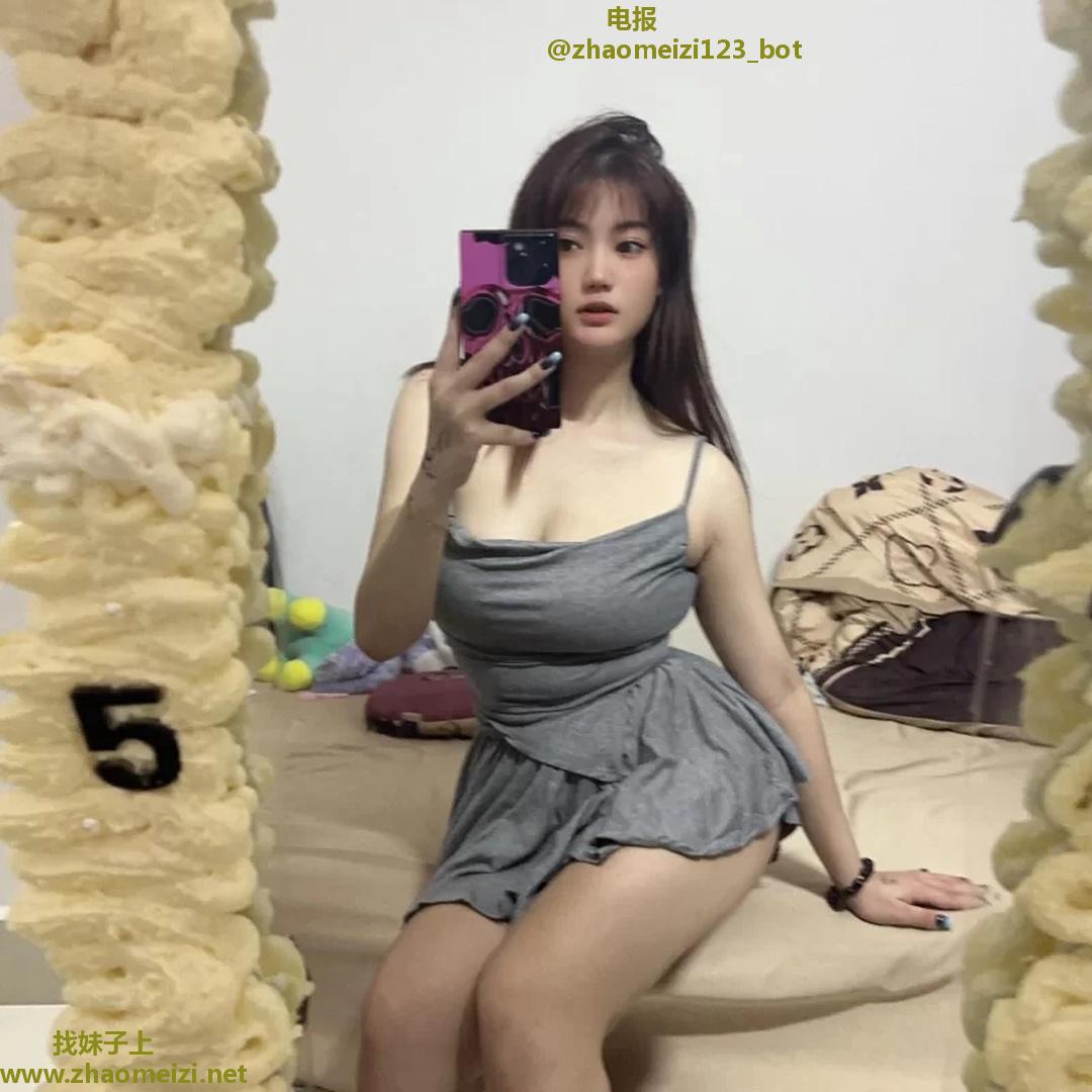 微胖不坦的巨乳纯妹子