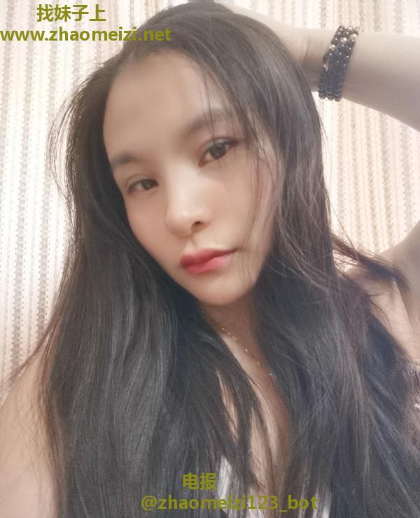 汉口火车站娇小妹子
