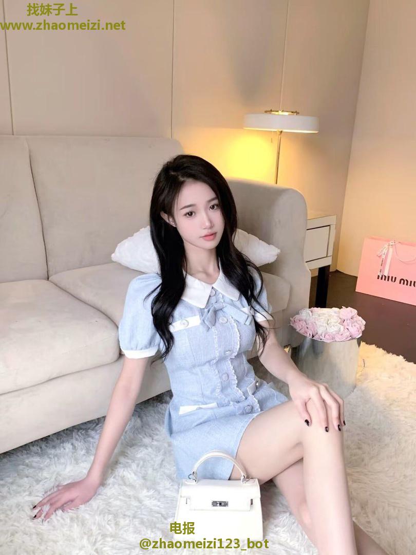 小萝莉粉笔舔两口都舒服