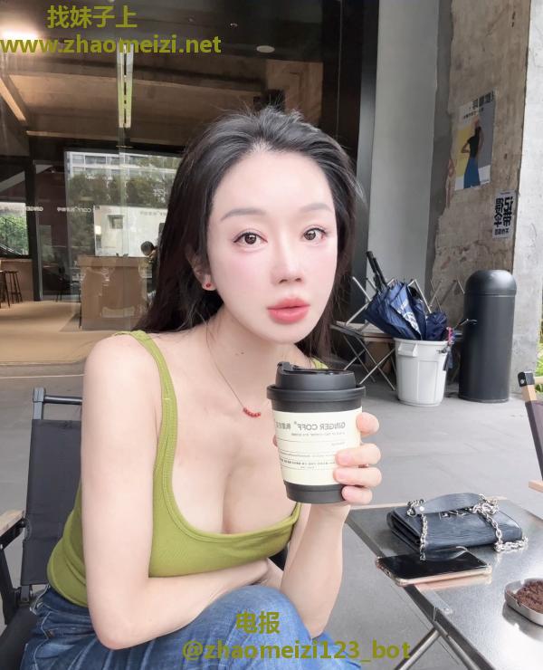 前凸后翘娜娜老师