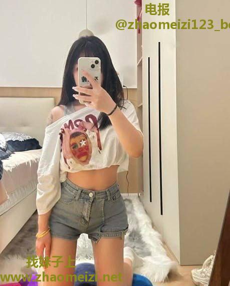 少妇感大胸丰臀老师