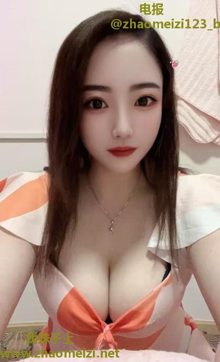 妩媚动人莉莉