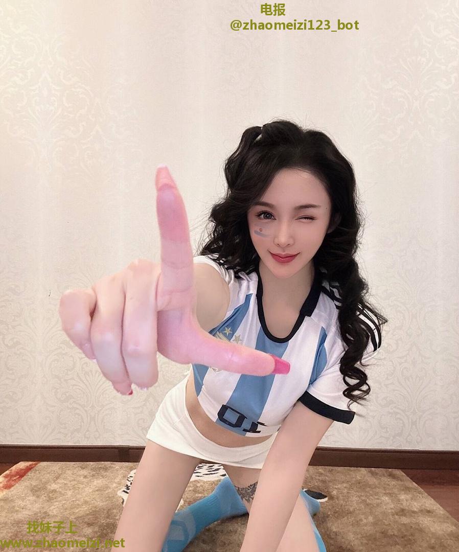00后喷水小姐姐