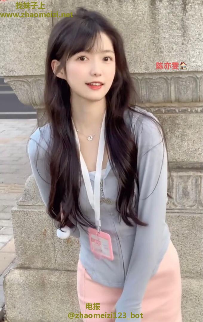 清纯可爱馒头穴女高