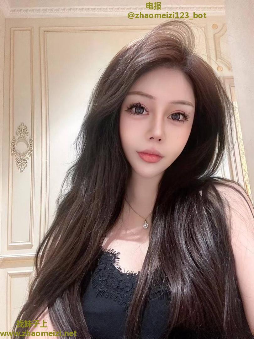 万柏林红色诱人翘臀学妹