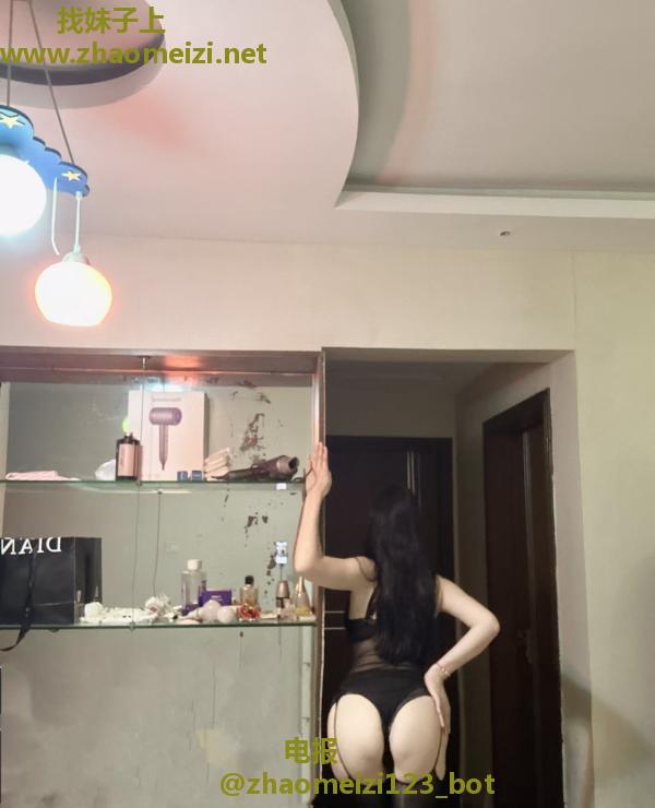 性感腿模小辣椒
