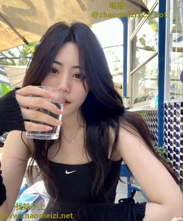 长腿细腰嫩妹