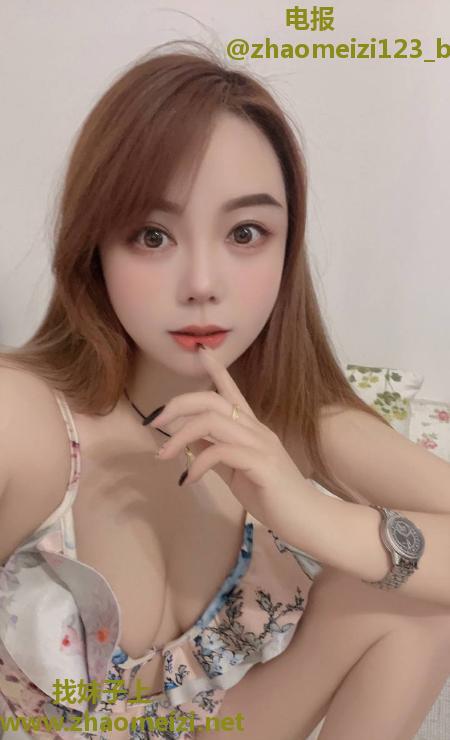 丰满大胸妹子