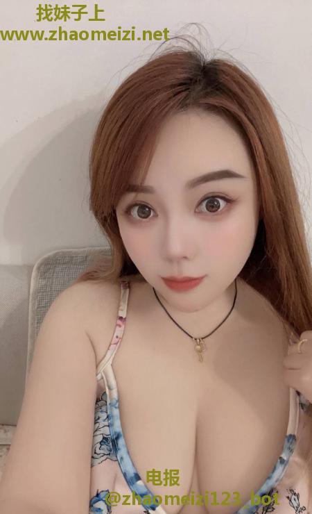 丰满大胸妹子
