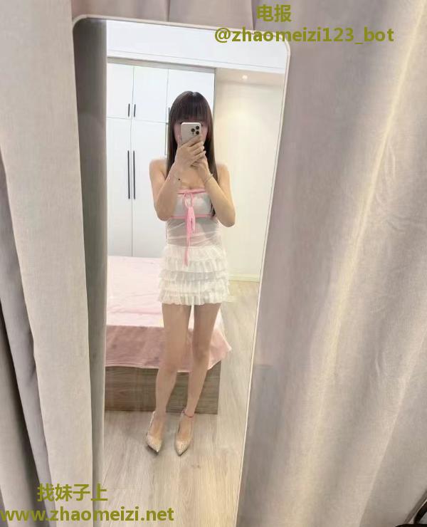 张府园地铁站大胸姐姐