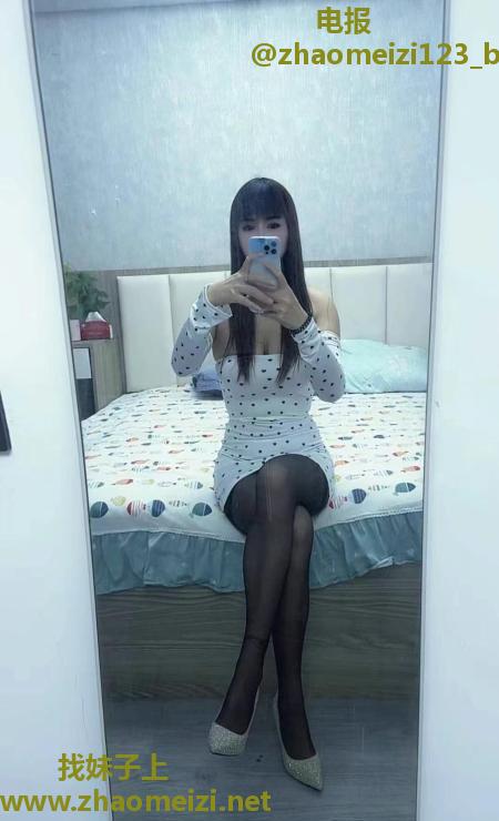 张府园地铁站大胸姐姐