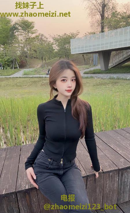 颜值大胸翘臀妹子