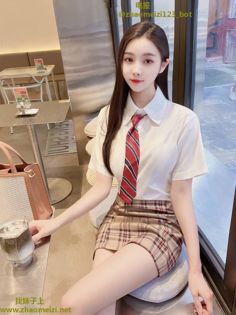 小奶妹鲍鱼粉嫩小穴紧