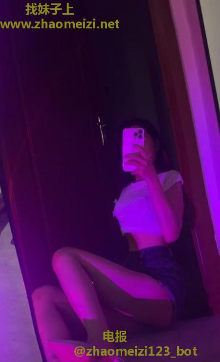 徐汇带服务有腹肌妹子