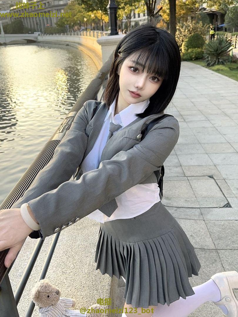 榨汁小姐姐整的腿软