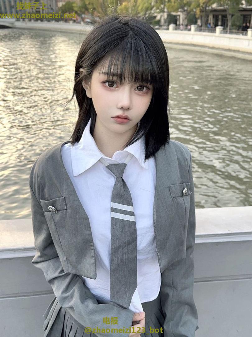 榨汁小姐姐整的腿软