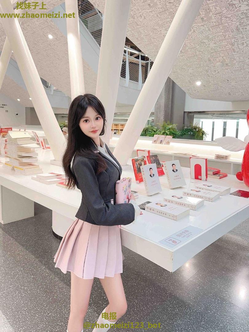 养眼迷人妹纸此玩物少有
