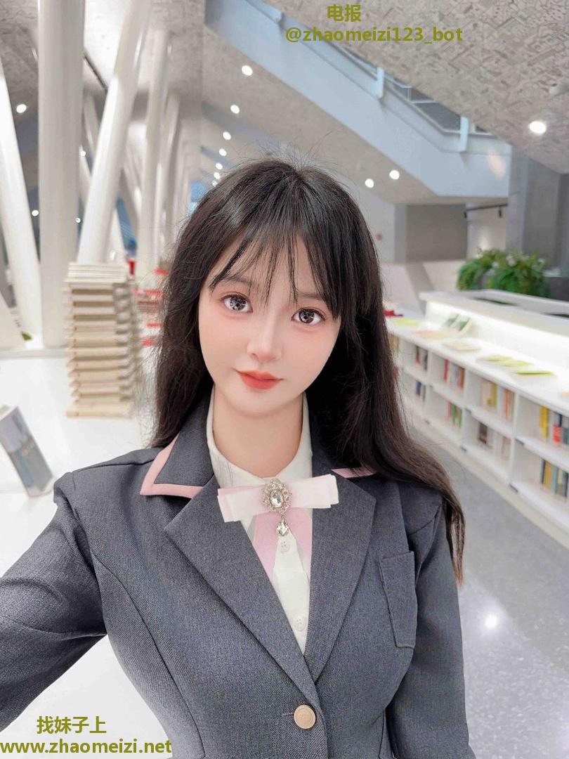 养眼迷人妹纸此玩物少有