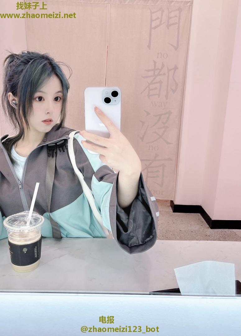 皮肤白皙湿穴小妹