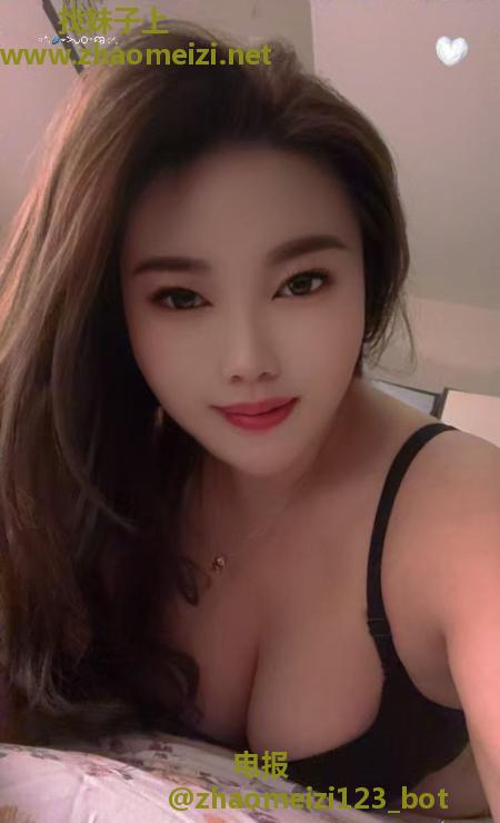 大奶骚妇