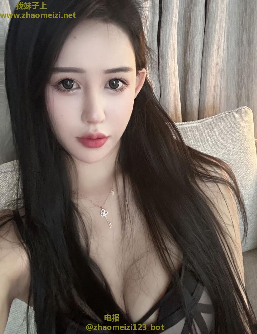 刚下海粉嫩多汁听话美女