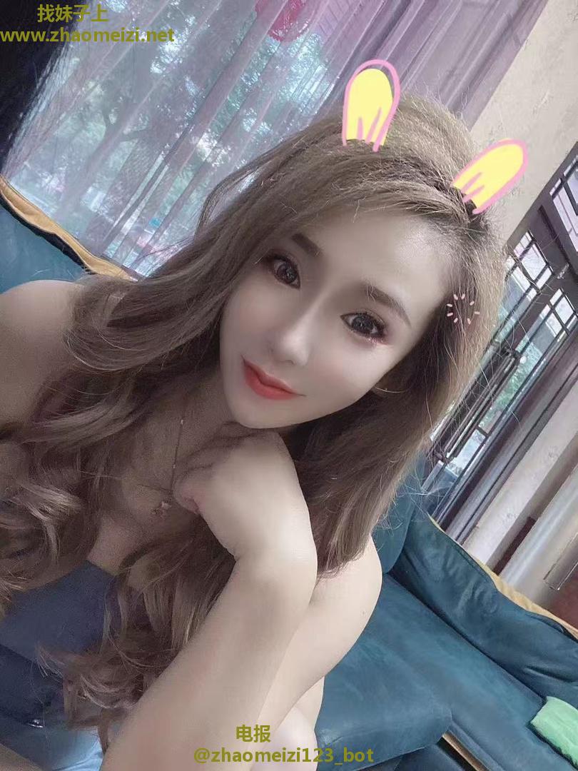 和东区娇小骚货