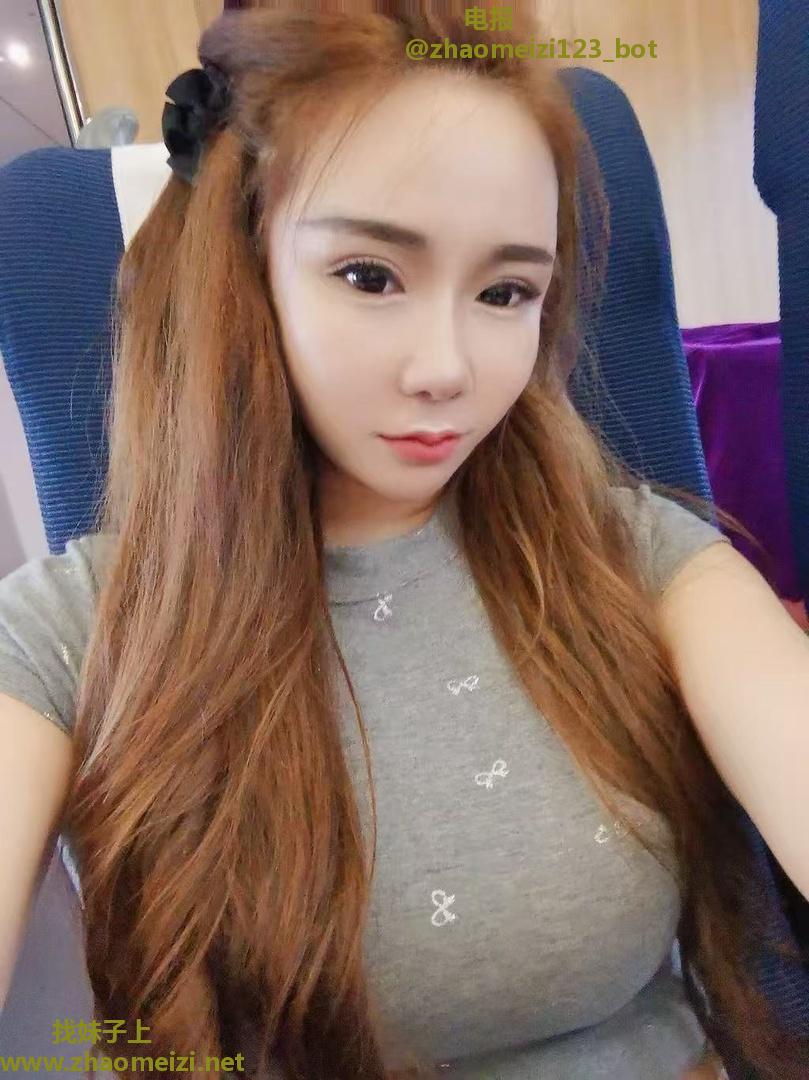 和东区娇小骚货