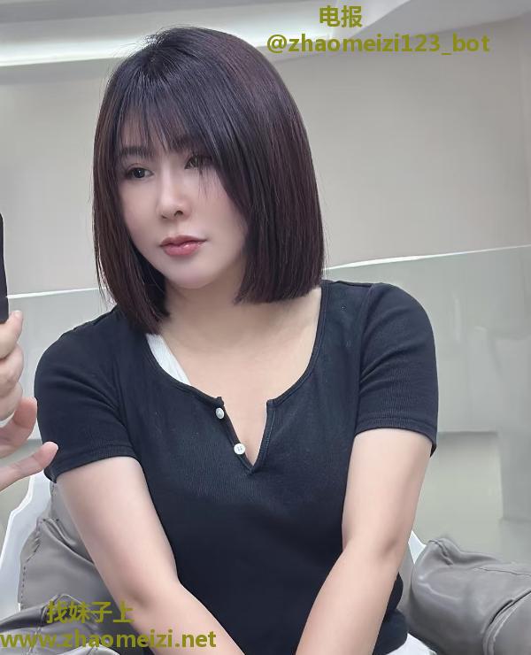 大胸骚妇抓龙筋