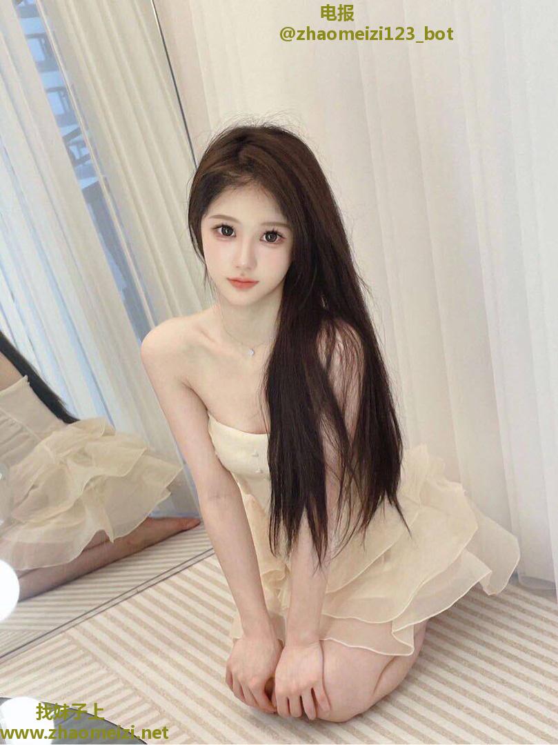 建邺白嫩纤细苗条嫩妹