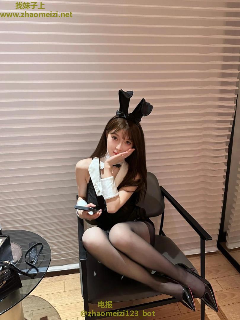 长腿黑丝诱人制服学姐
