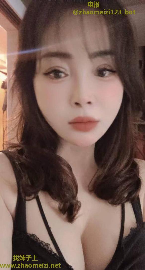 长腿白嫩年轻少妇