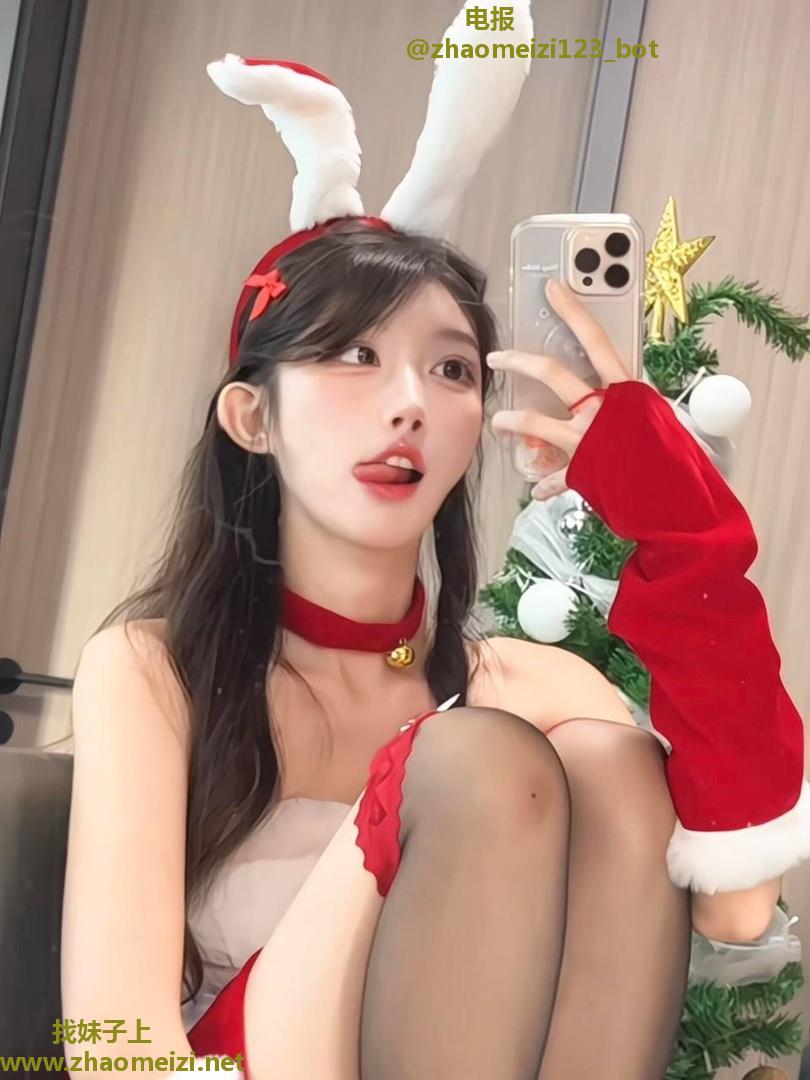 白嫩长腿黑丝兔女郎