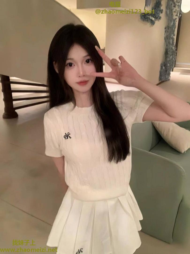 刚毕业纯情女高兼职